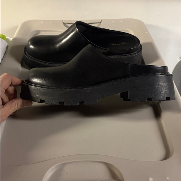 Vagabond Women's Black Slip-On clogs - Picture 7 of 9